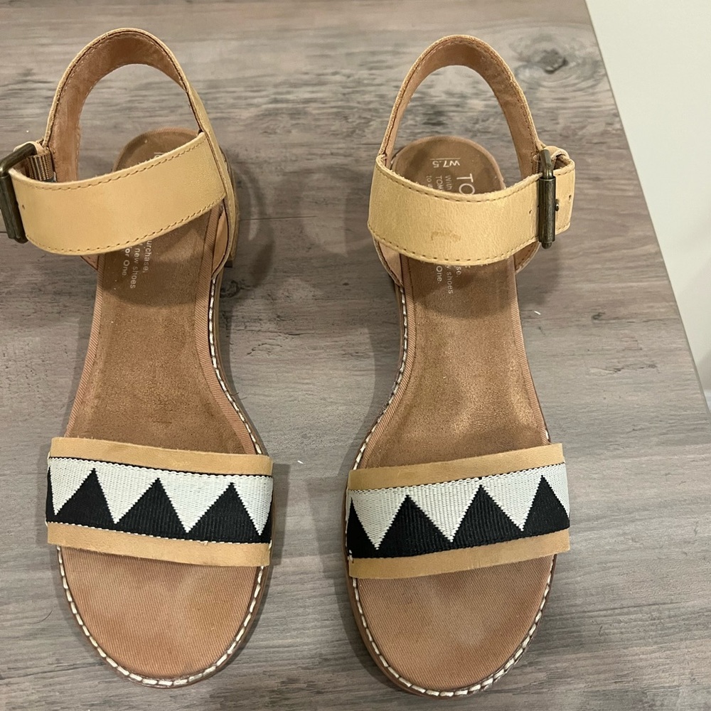 Toms sandal